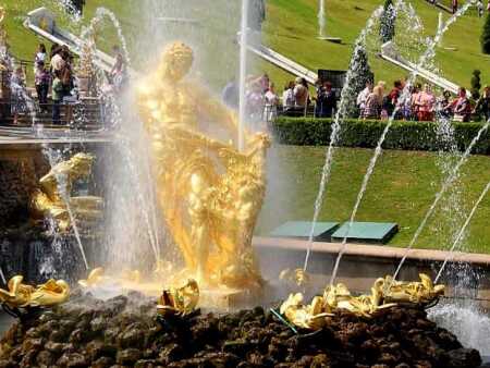 Праздник открытия фонтанов в Петергофе