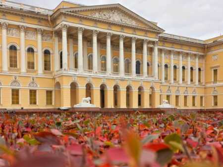Дворцы и усадьбы петербургской знати
